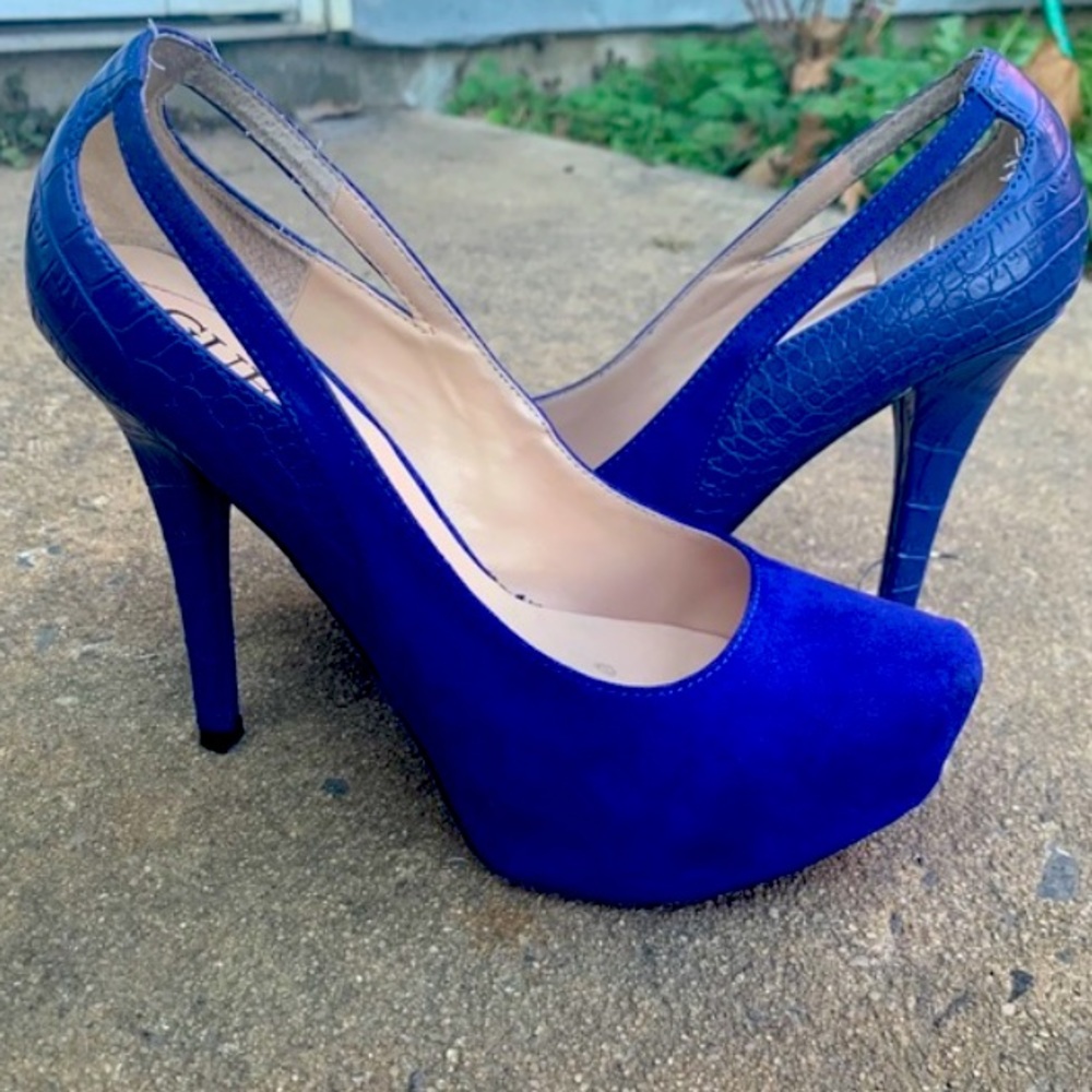 Guess Blue snakeskin heel